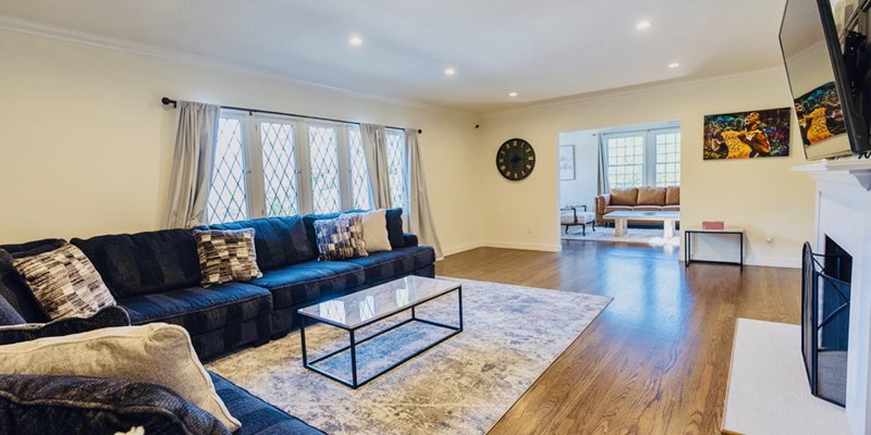 Lving room with a sectional sofa and TV.