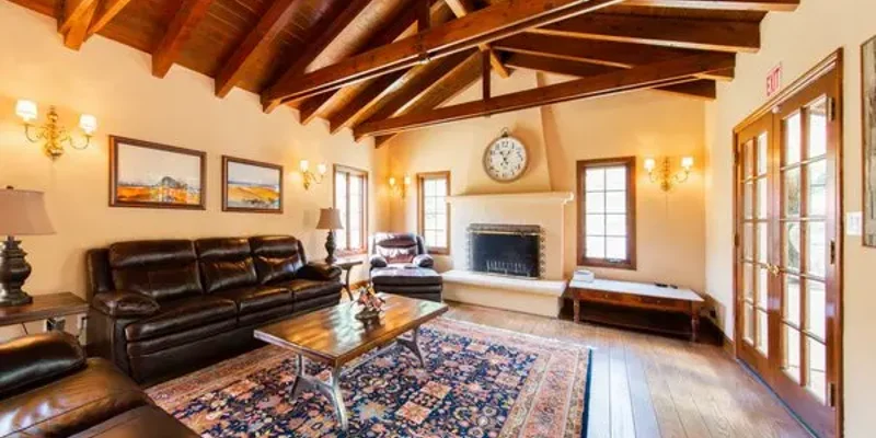 Alhambra Valley Retreat Llc Martinez Living Room2