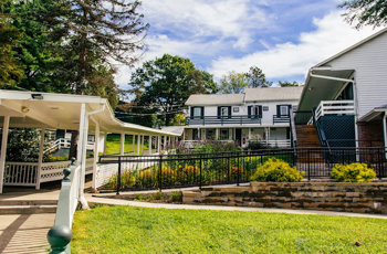 Pocono Mountain Recovery Center Henryville1
