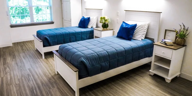 Shared bedroom with two twin beds .