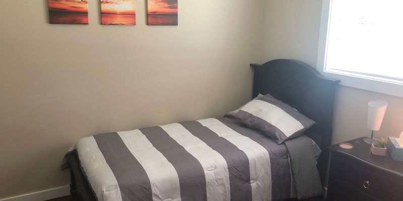 Pacific Crest Trail Detox Portland Bedroom2